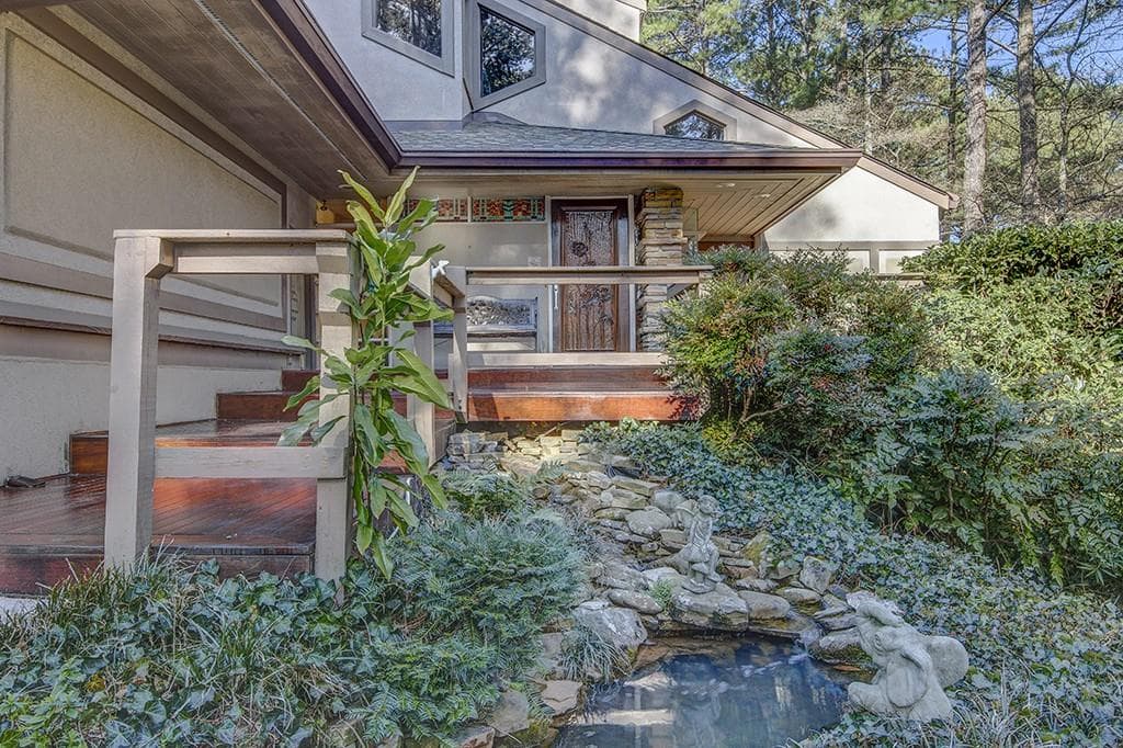 4 bedroom, 3,081 sq ft single family residence sold at 4102 Brookview Drive, Atlanta, GA 30339