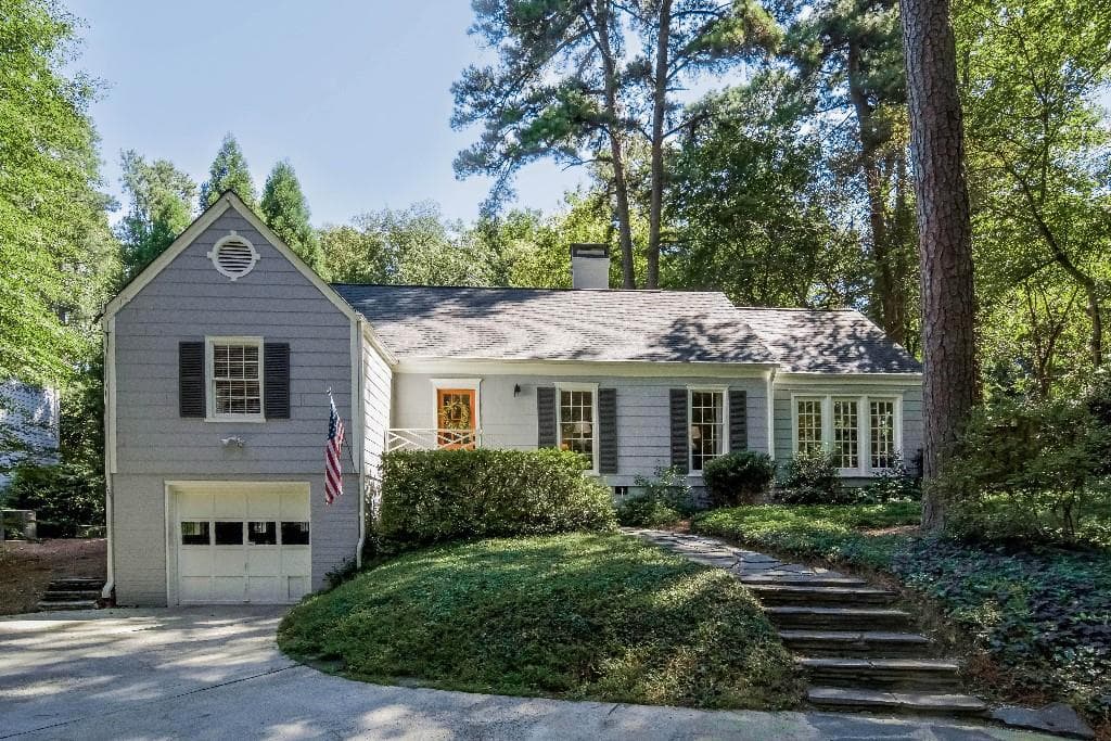 3 bedroom, 2,451 sq ft single family residence sold at 3065 Dale Drive, Atlanta, GA 30305