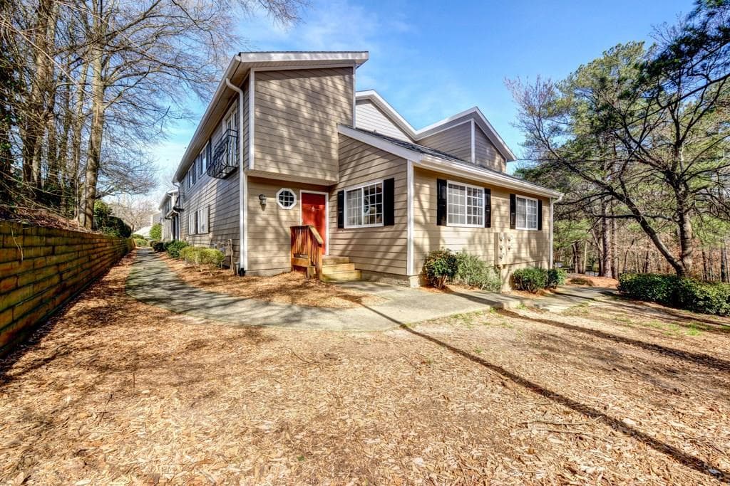 2 bedroom, 1,392 sq ft townhouse sold at 1468 Briarwood Road 1402, Brookhaven, GA 30319
