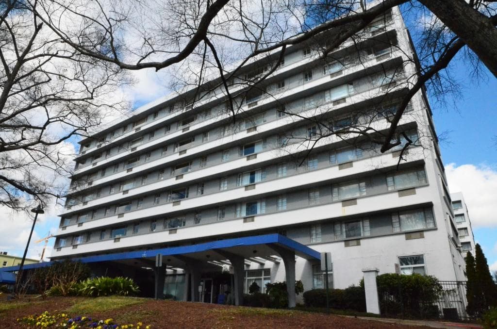 1 bedroom condominium sold at 374 E Paces Ferry Road 204, Atlanta, GA 30305