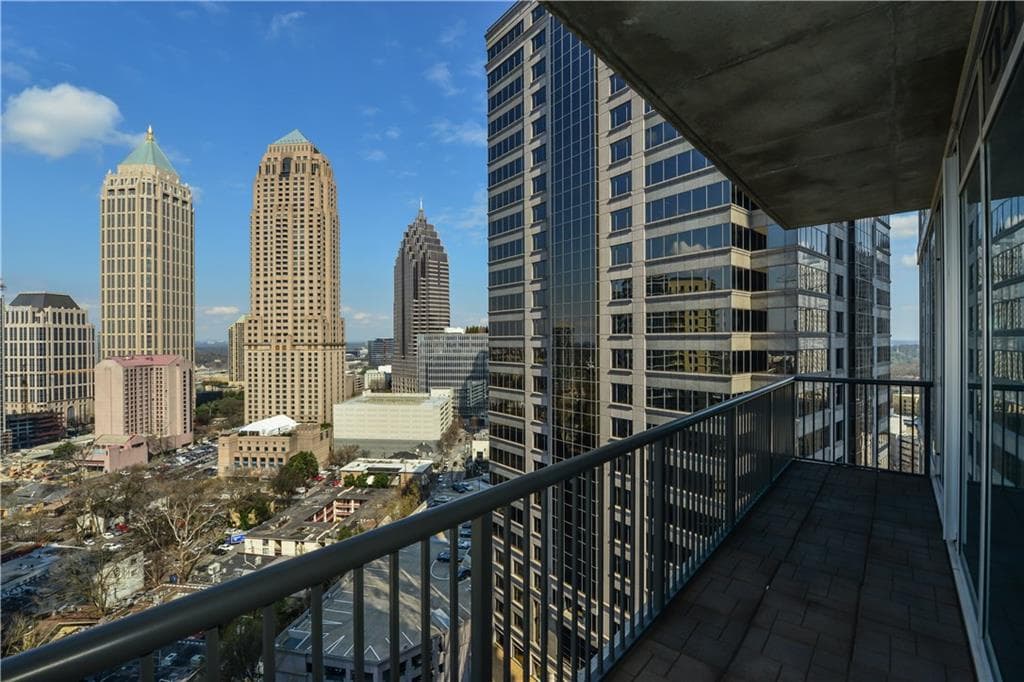 2 bedroom, 1,386 sq ft condominium sold at 1080 Peachtree Street 1702, Atlanta, GA 30309