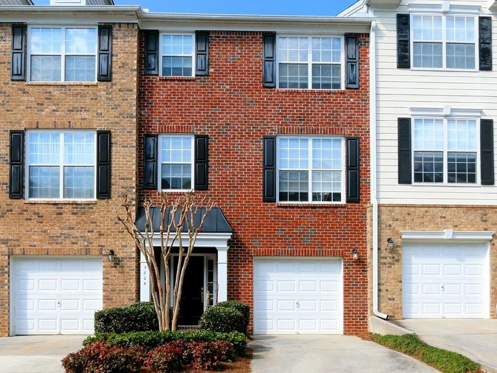 3 bedroom, 1,834 sq ft townhouse sold at 3804 Chattahoochee Summit Drive, Atlanta, GA 30339