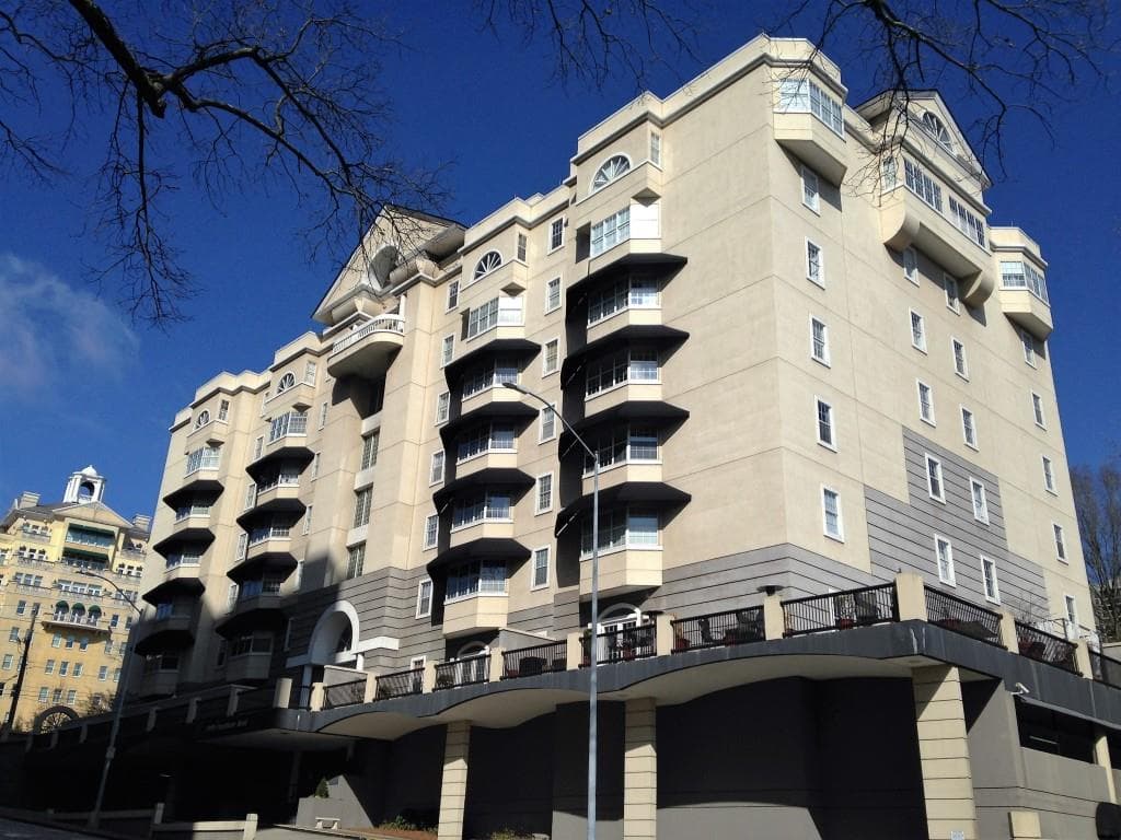 2 bedroom, 1,323 sq ft condominium sold at 2499 Peachtree Road 405, Atlanta, GA 30305