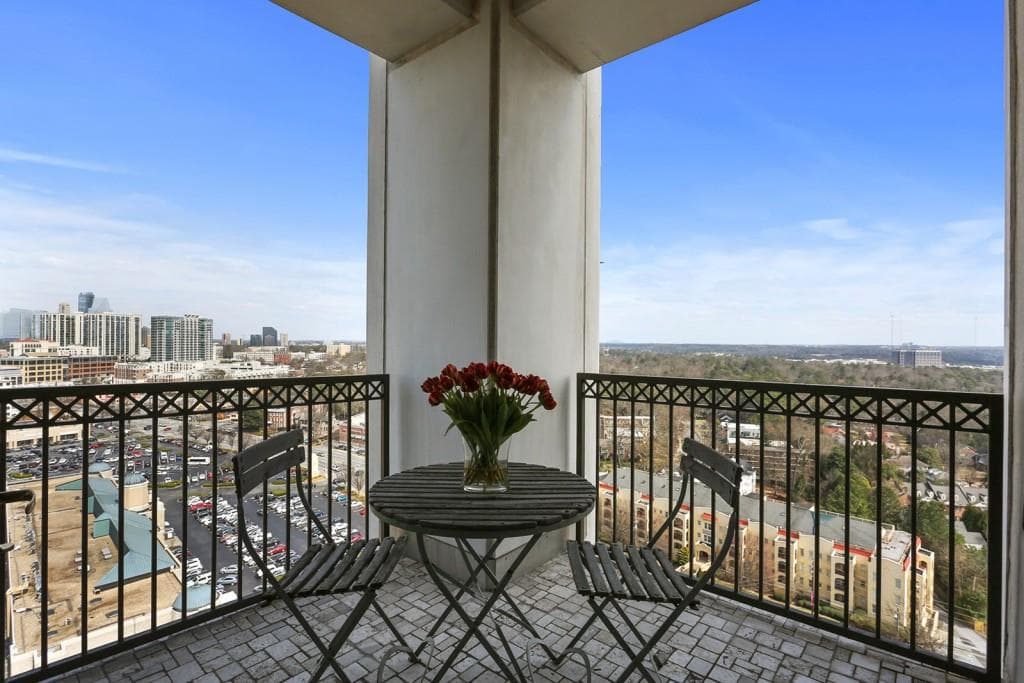 2 bedroom, 1,371 sq ft condominium sold at 2828 Peachtree Road 1902, Atlanta, GA 30305