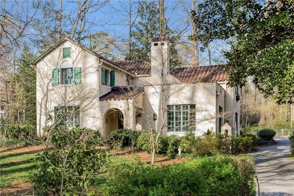 5 bedroom, 3,814 sq ft single family residence sold at 2555 Habersham Road, Atlanta, GA 30305