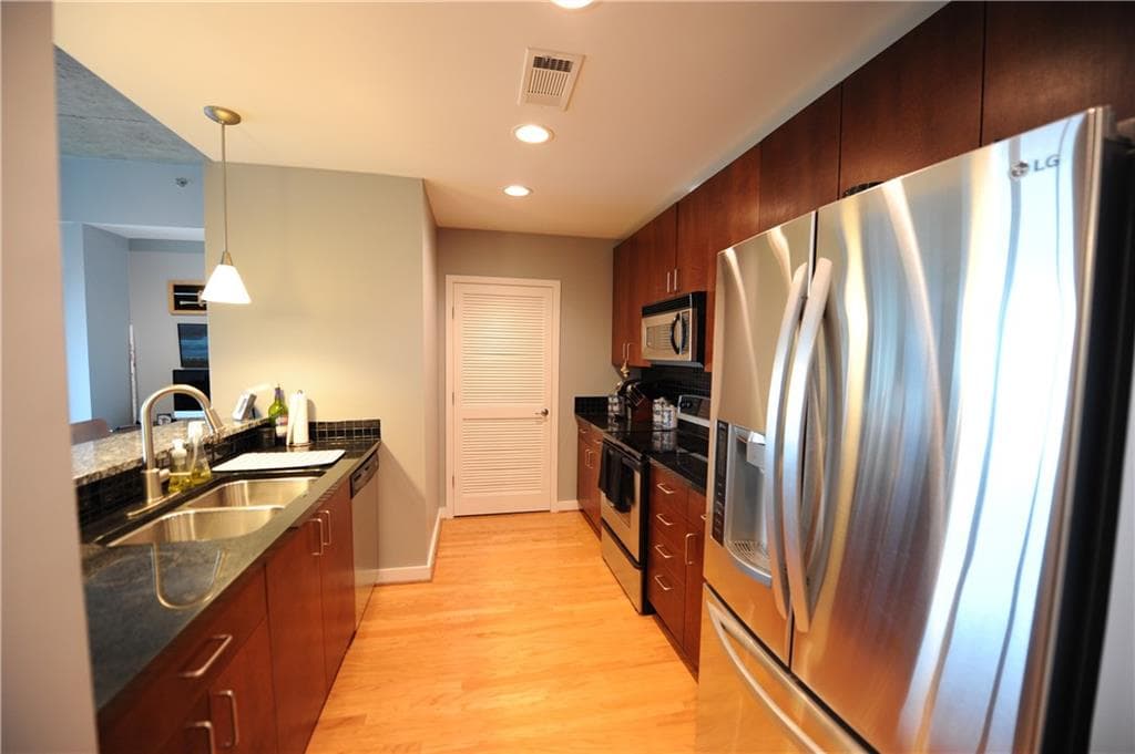 2 bedroom, 1,233 sq ft condominium sold at 250 Pharr Road 1313, Atlanta, GA 30305