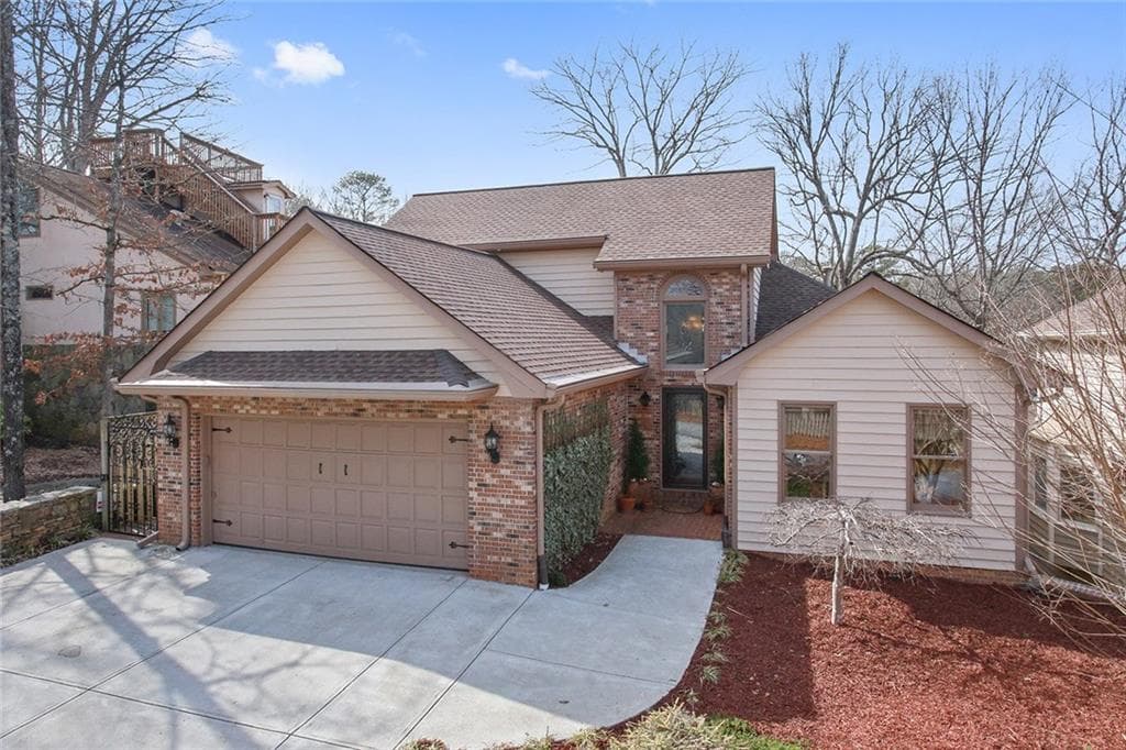 4 bedroom, 2,694 sq ft single family residence sold at 10120 Kinross Road, Roswell, GA 30076