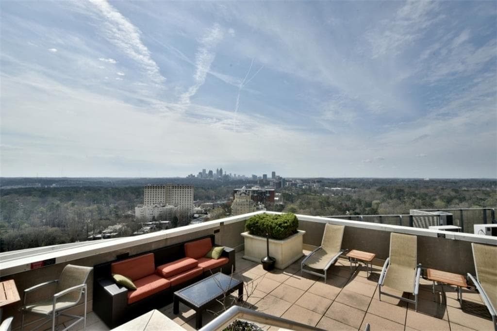 1 bedroom, 652 sq ft condominium sold at 2626 Peachtree Road 1402, Atlanta, GA 30305