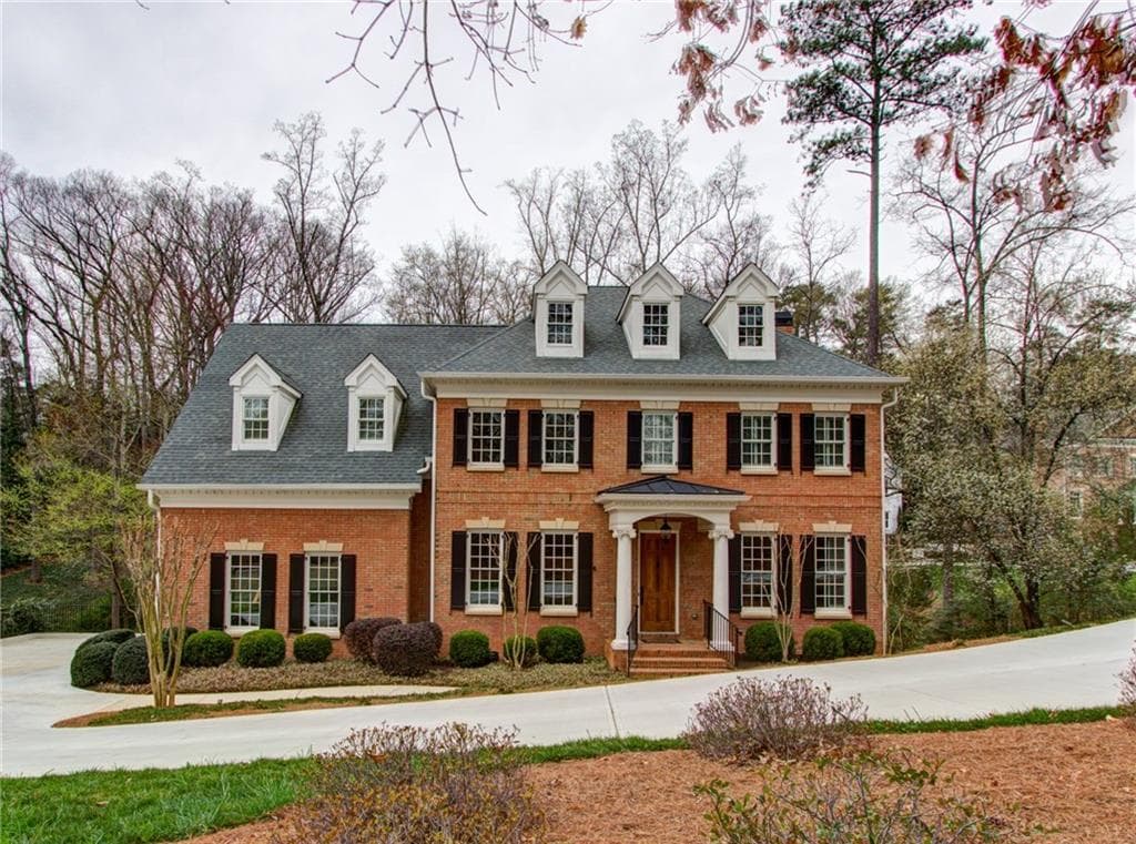 5 bedroom, 3,861 sq ft single family residence sold at 2624 Northside Drive, Atlanta, GA 30305