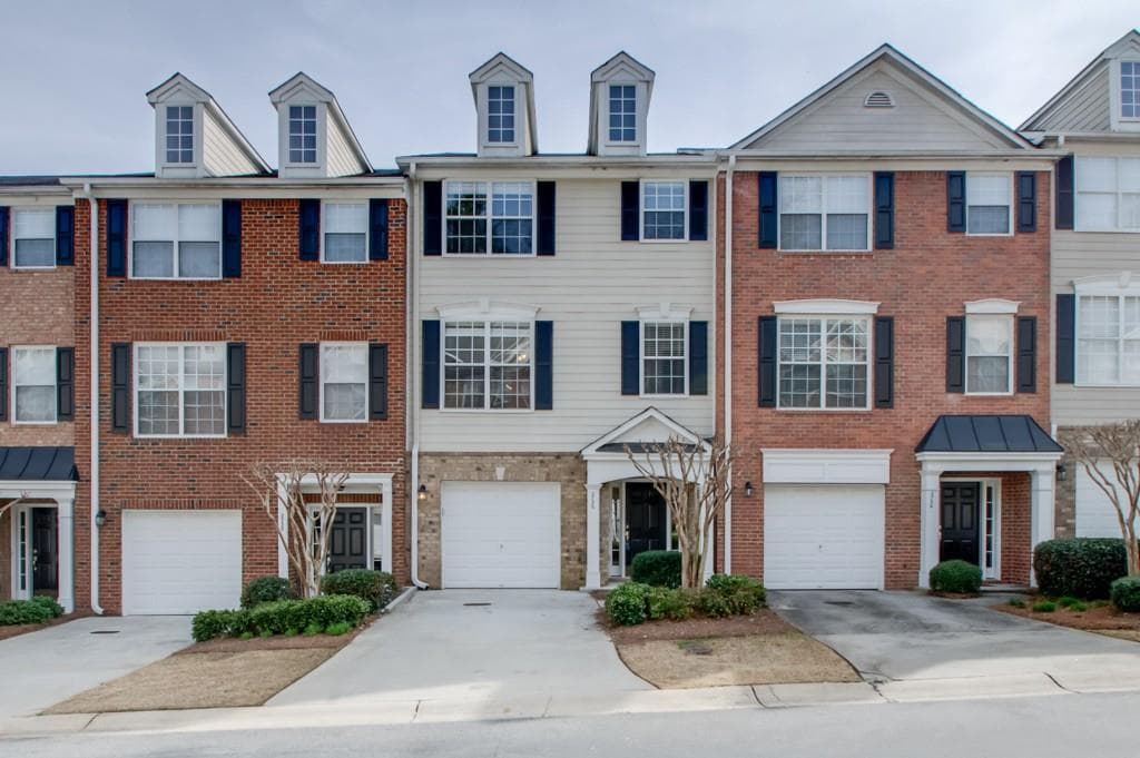3 bedroom, 1,812 sq ft townhouse sold at 3736 Chattahoochee Summit Drive 3736, Atlanta, GA 30339