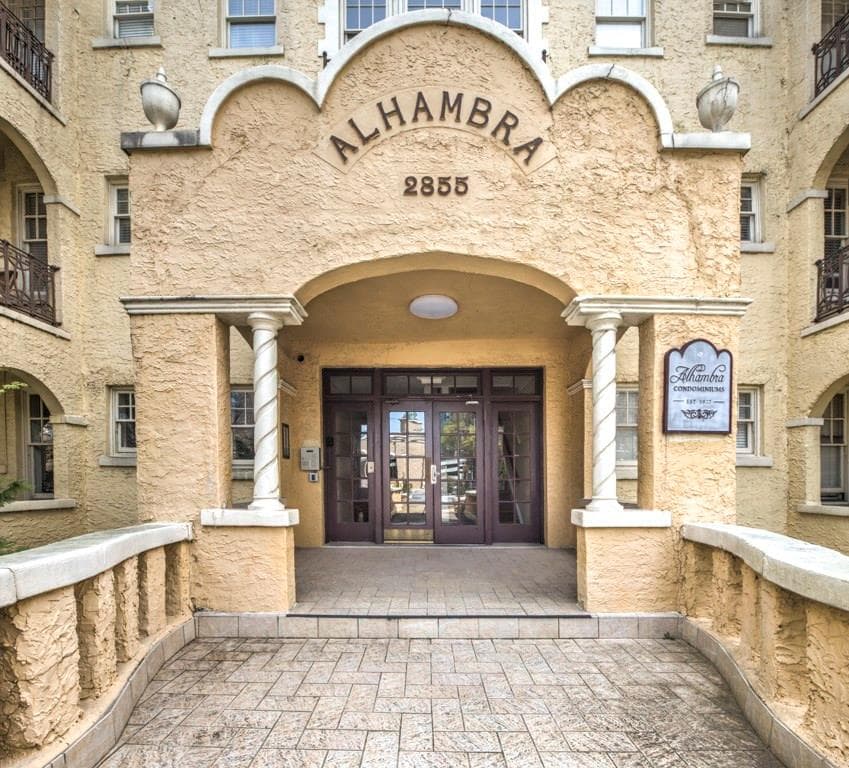 2 bedroom, 1,173 sq ft condominium sold at 2855 Peachtree Road 121, Atlanta, GA 30305