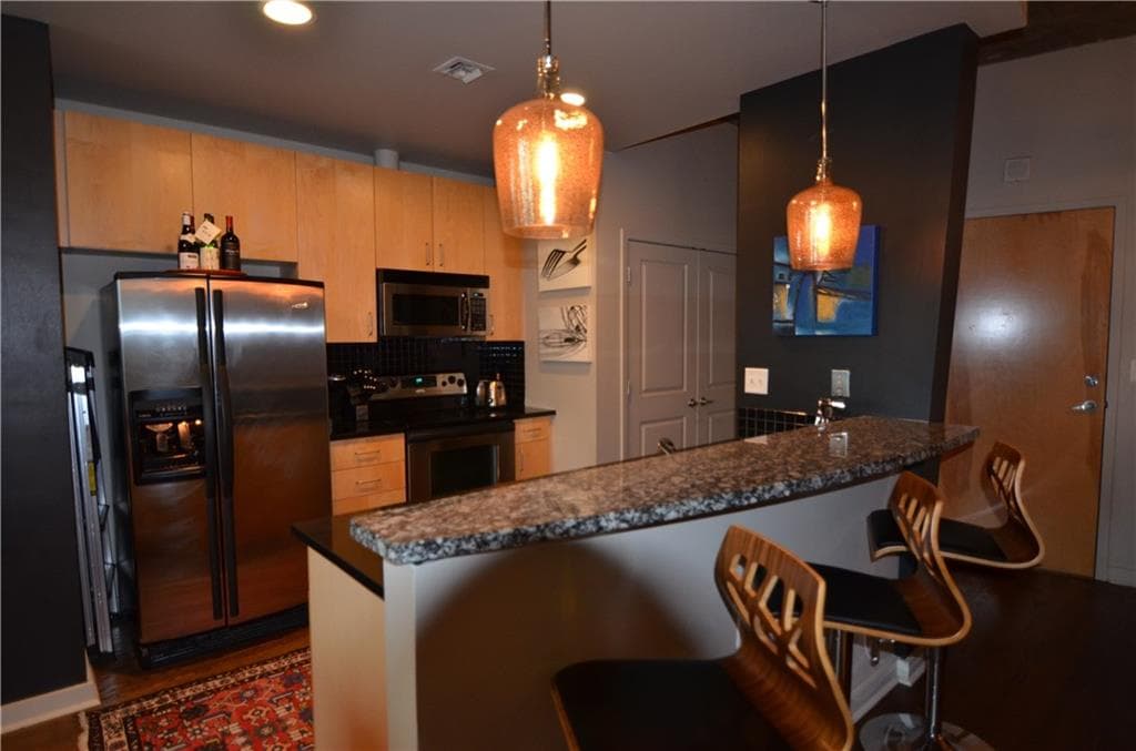 2 bedroom, 1,030 sq ft condominium sold at 923 Peachtree Street 1030, Atlanta, GA 30309