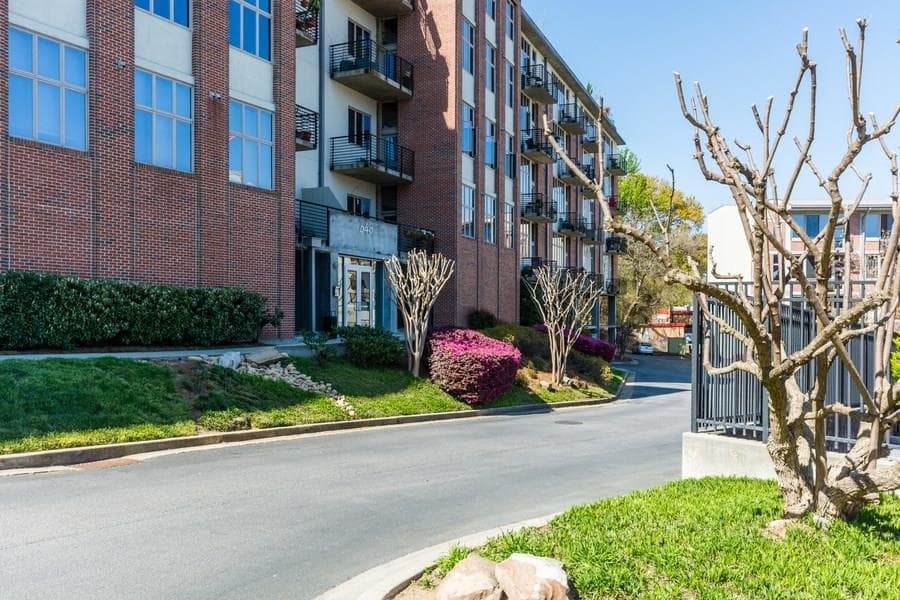 2 bedroom, 1,273 sq ft condominium sold at 640 Glen Iris Drive 415, Atlanta, GA 30308