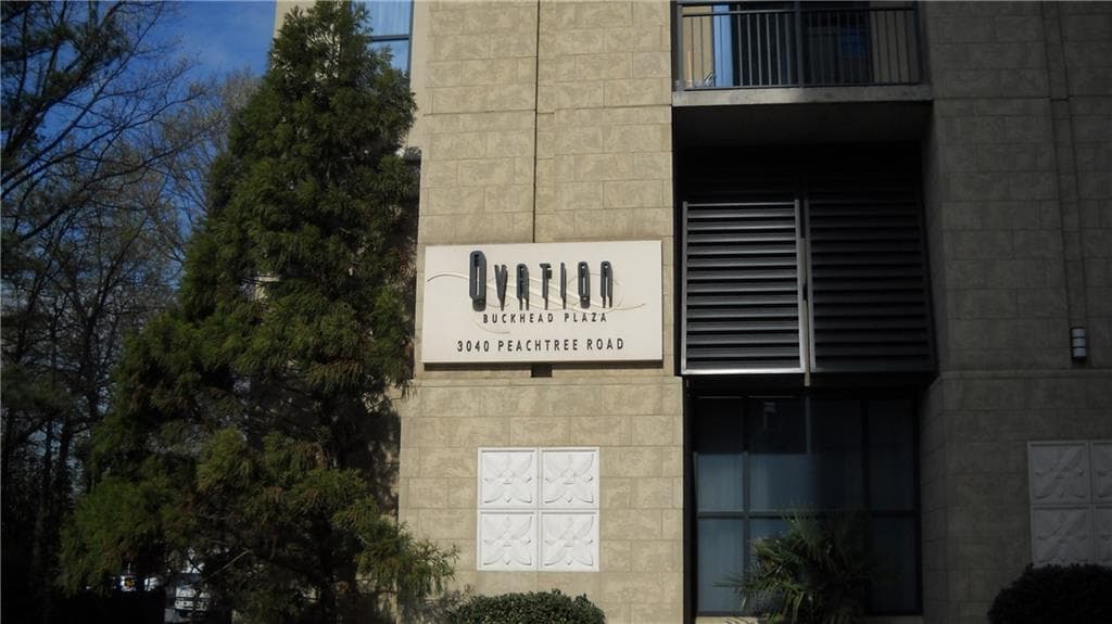 1 bedroom, 800 sq ft condominium sold at 3040 Peachtree Road 1009, Atlanta, GA 30305