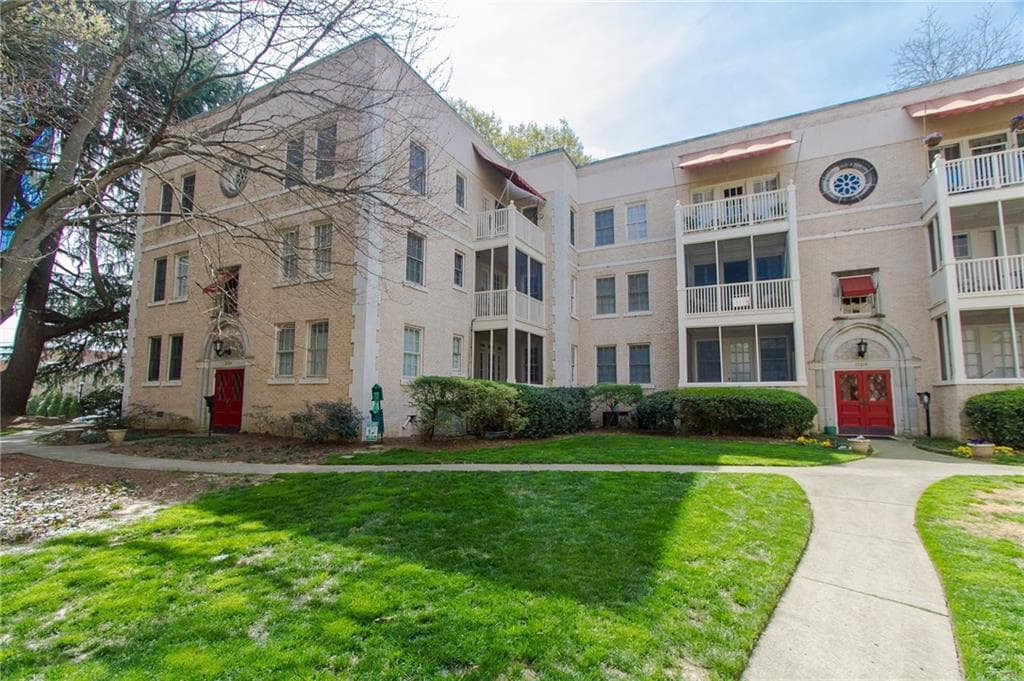 1 bedroom, 852 sq ft condominium sold at 2222 Peachtree Road A5, Atlanta, GA 30309