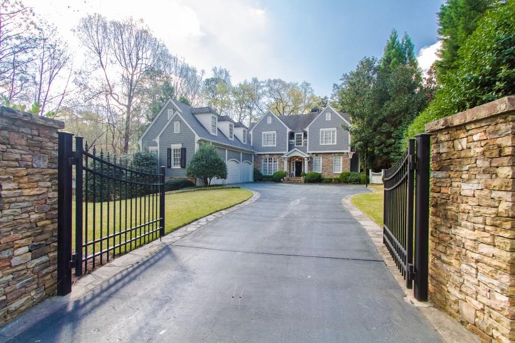 6 bedroom, 7,814 sq ft single family residence sold at 3429 HABERSHAM Road, Atlanta, GA 30305