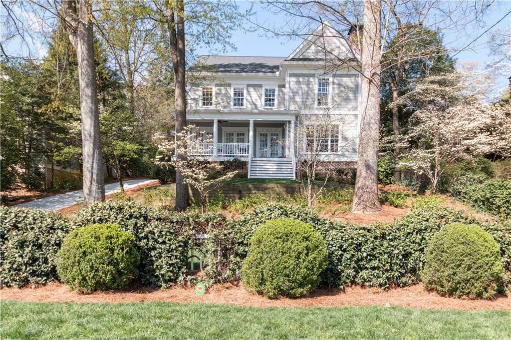 6 bedroom, 4,264 sq ft single family residence sold at 2616 Brookwood Drive, Atlanta, GA 30305