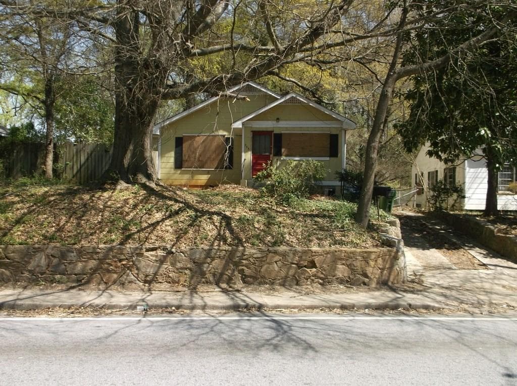 2 bedroom single family residence sold at 553 W Lake, Atlanta, GA 30318