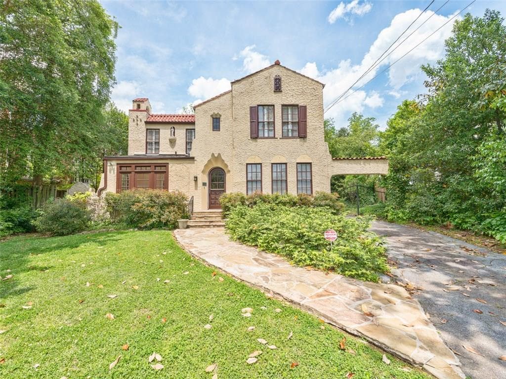 4 bedroom, 3,360 sq ft single family residence sold at 132 Rumson Road, Atlanta, GA 30305