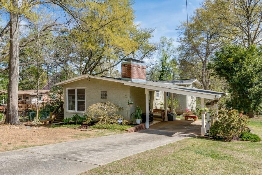 4 bedroom, 1,930 sq ft single family residence sold at 3807 Montford Drive, Atlanta, GA 30341