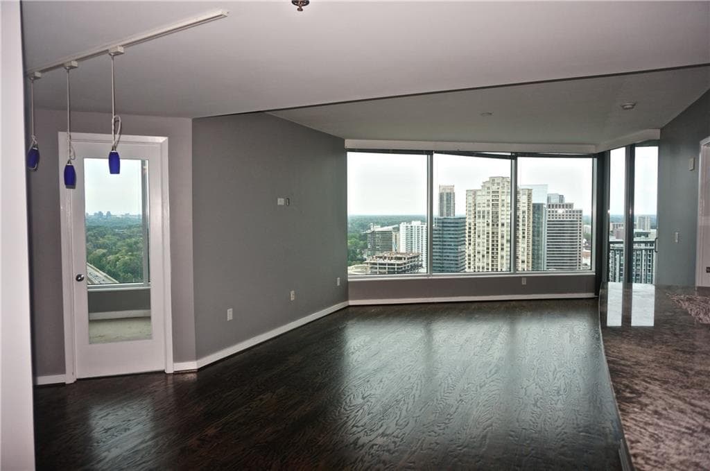 1 bedroom, 1,150 sq ft condominium sold at 3338 Peachtree Road 3204, Atlanta, GA 30326