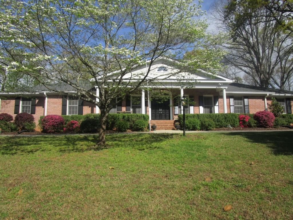 5 bedroom, 2,724 sq ft single family residence sold at 1494 Spalding Drive, Atlanta, GA 30350
