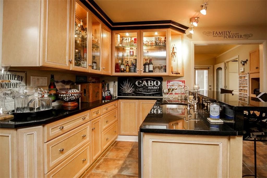 6 bedroom, 3,000 sq ft single family residence sold at 605 Sheringham Court, Roswell, GA 30076