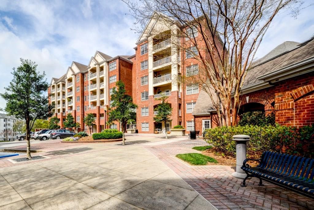 2 bedroom, 1,556 sq ft condominium sold at 211 Colonial Homes Drive 2405, Atlanta, GA 30309