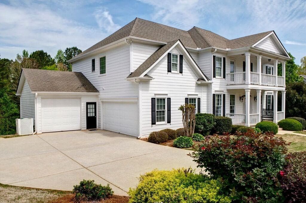 5 bedroom, 3,432 sq ft single family residence sold at 617 River Bend Way, Canton, GA 30114