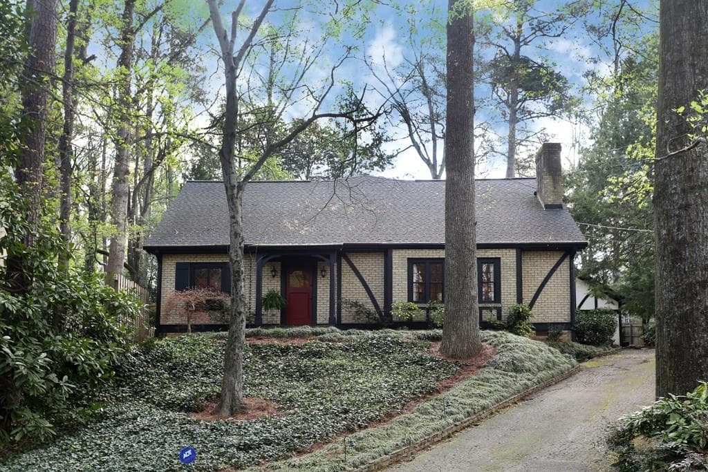 5 bedroom, 4,368 sq ft single family residence sold at 4765 Lafayette Avenue, Atlanta, GA 30327
