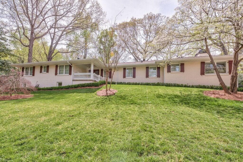 4 bedroom, 2,985 sq ft single family residence sold at 248 Tara Trail, Atlanta, GA 30327