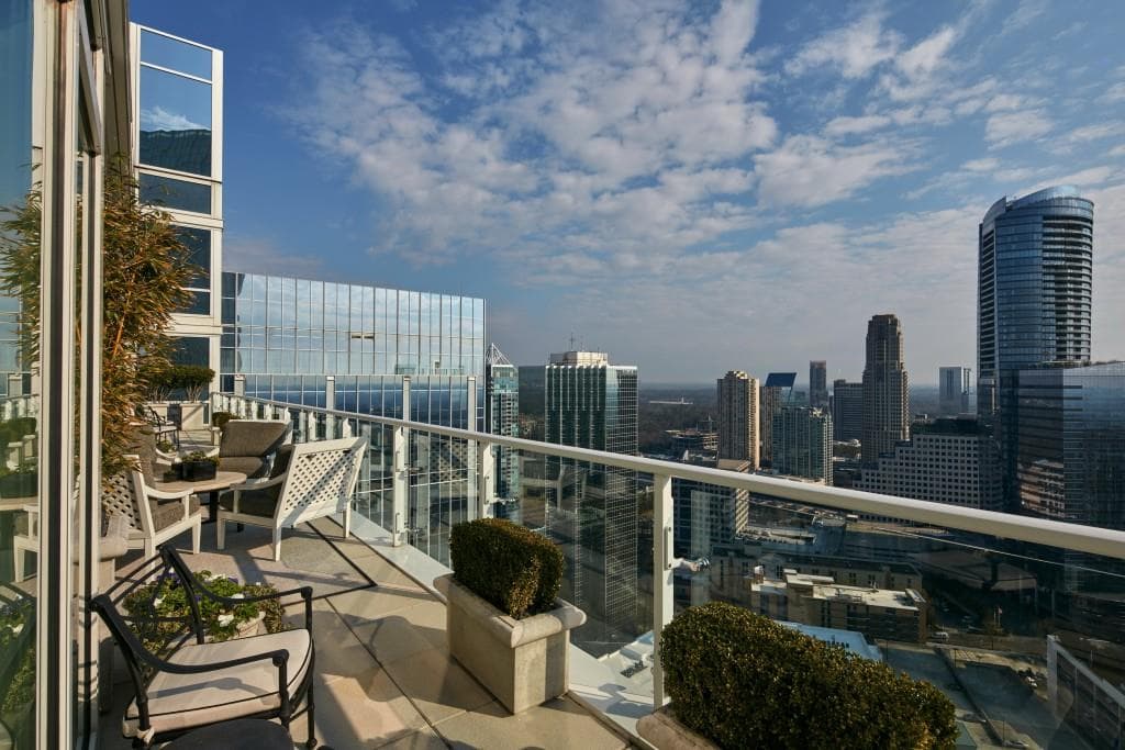 3 bedroom, 2,367 sq ft condominium sold at 3325 Piedmont Road PH3103, Atlanta, GA 30305