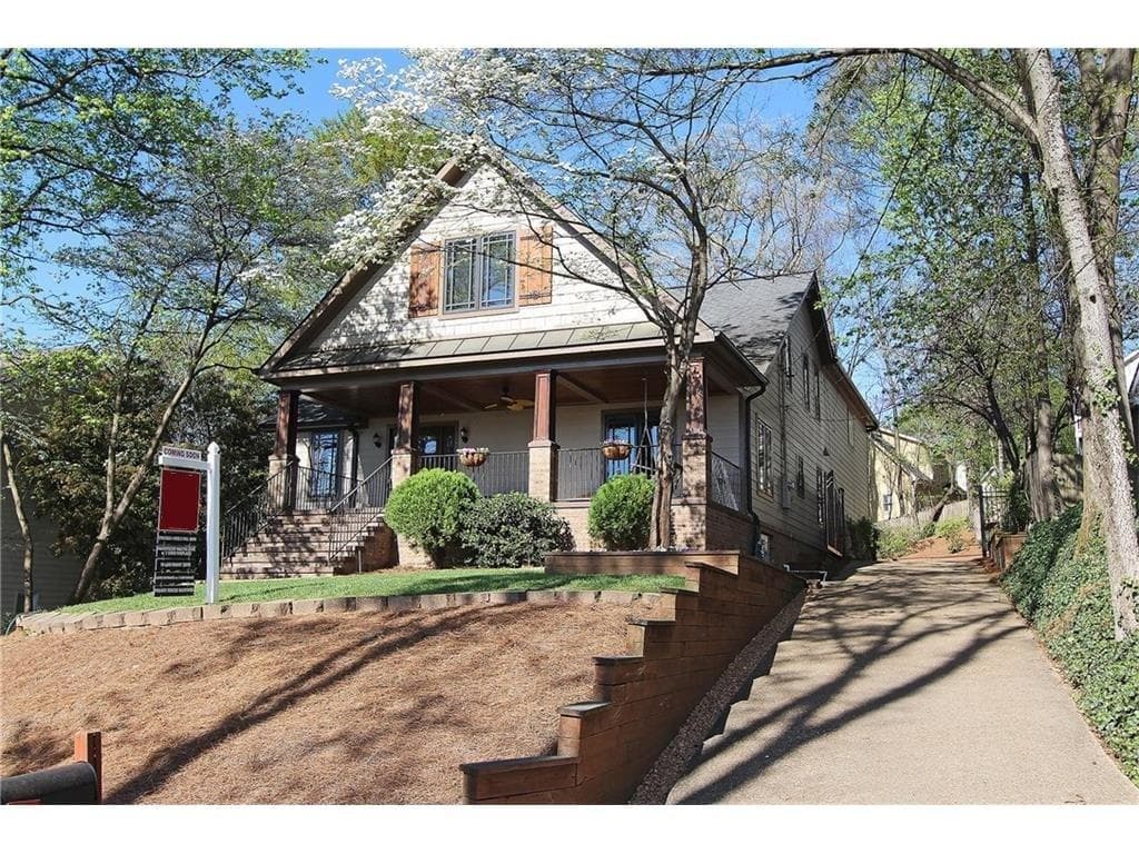4 bedroom, 3,499 sq ft single family residence sold at 1115 Davis Circle, Atlanta, GA 30318