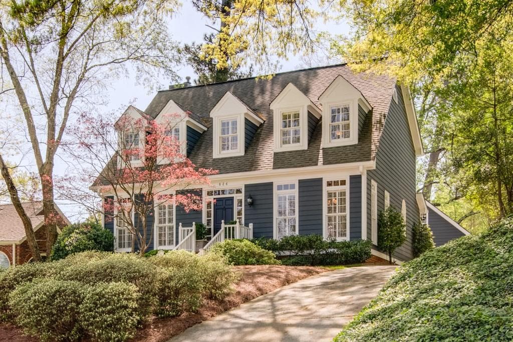 3 bedroom, 2,320 sq ft single family residence sold at 826 Wilson Road, Atlanta, GA 30318