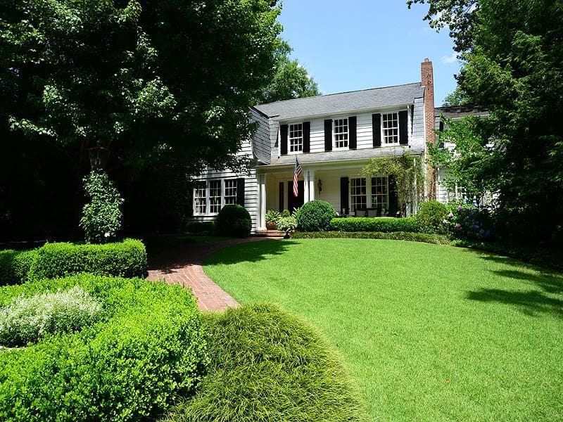 4 bedroom single family residence sold at 2963 Habersham Road, Atlanta, GA 30305