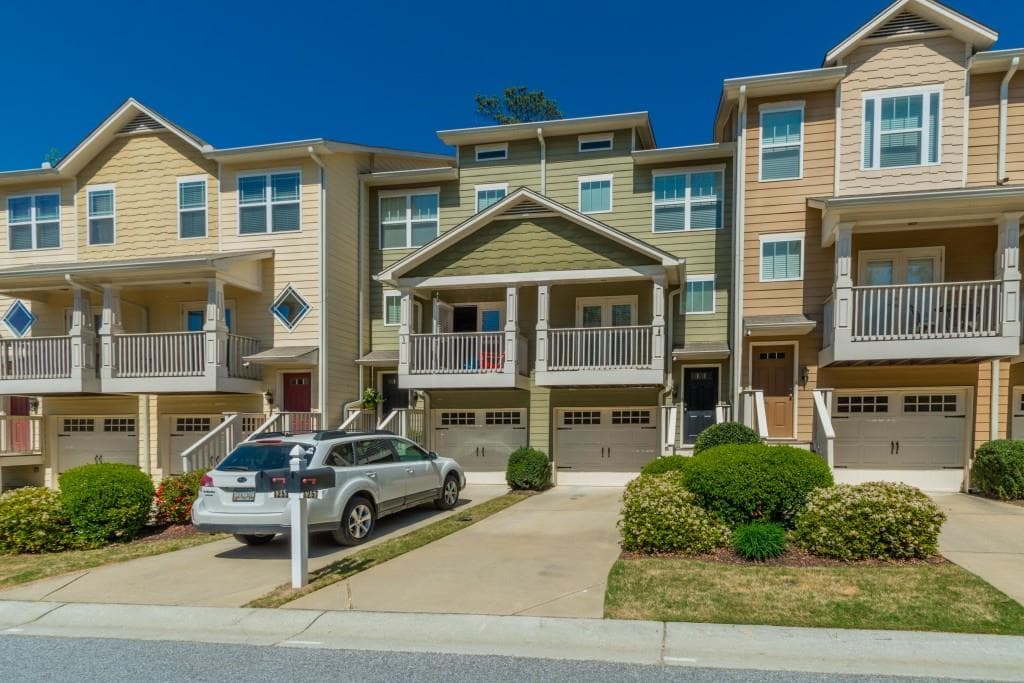 3 bedroom, 1,326 sq ft condominium sold at 1257 Liberty Parkway, Atlanta, GA 30318