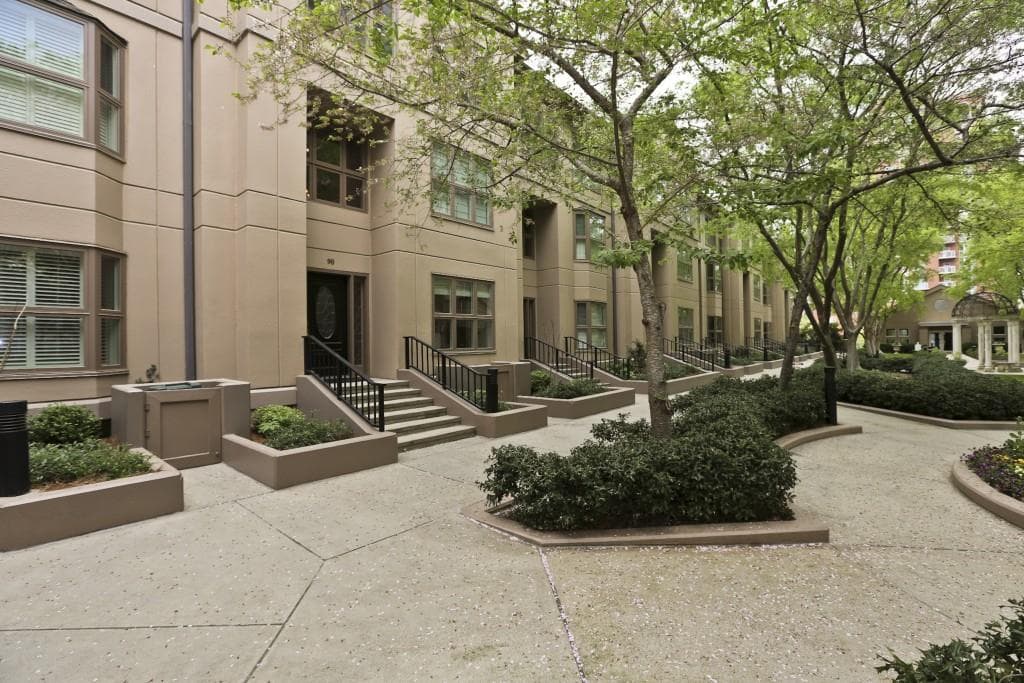 3 bedroom, 2,271 sq ft condominium sold at 3475 Oak Valley Road 90, Atlanta, GA 30326
