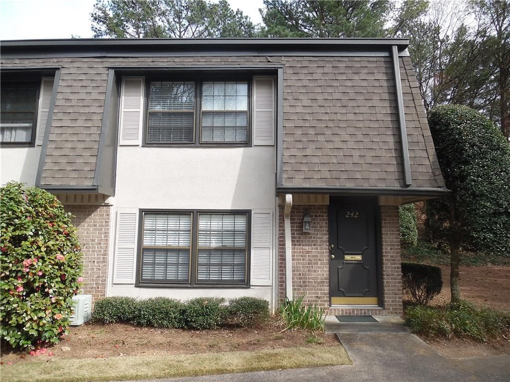 2 bedroom, 1,252 sq ft townhouse sold at 242 Triumph Drive, Atlanta, GA 30327