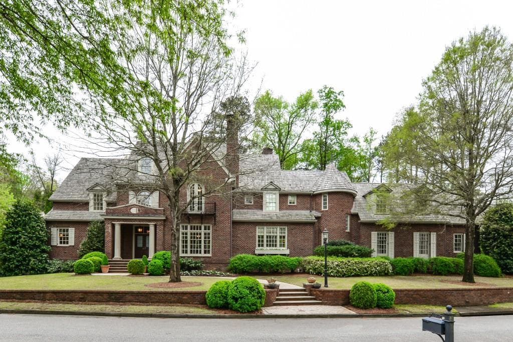6 bedroom, 7,285 sq ft single family residence sold at 18 Leighton Court, Atlanta, GA 30327