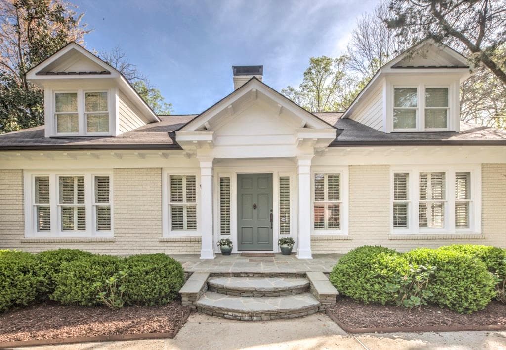 5 bedroom, 5,014 sq ft single family residence sold at 2113 Howell Mill Road, Atlanta, GA 30318