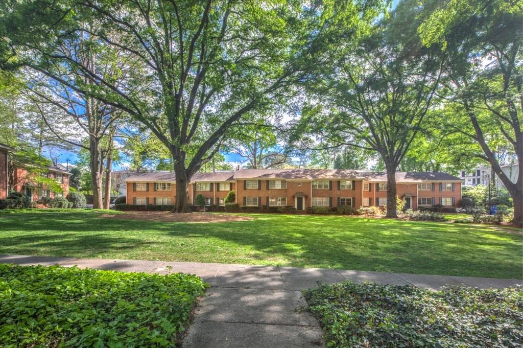 2 bedroom, 1,010 sq ft condominium sold at 425 Lindbergh Drive E3, Atlanta, GA 30305