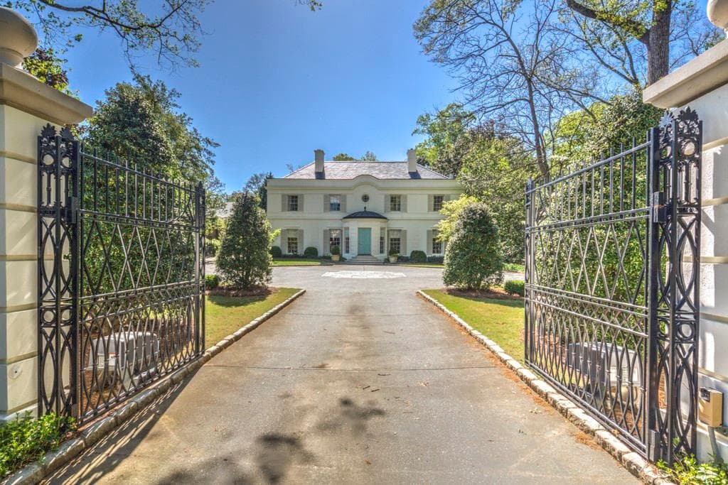 6 bedroom single family residence sold at 2790 Andrews Drive, Atlanta, GA 30305