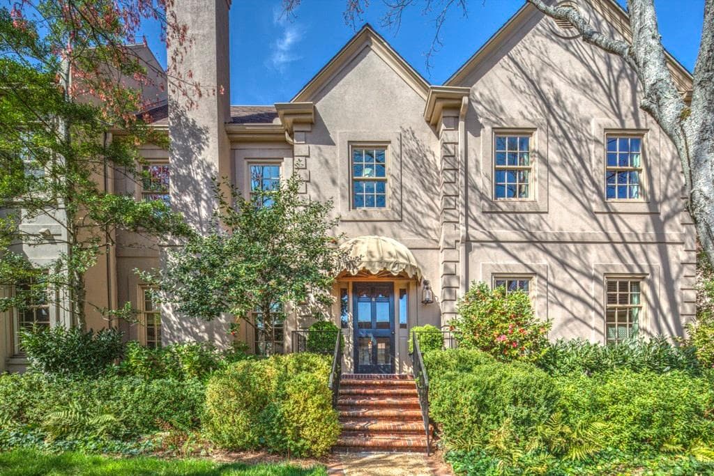3 bedroom, 3,590 sq ft townhouse sold at 2525 Peachtree Road 8, Atlanta, GA 30305
