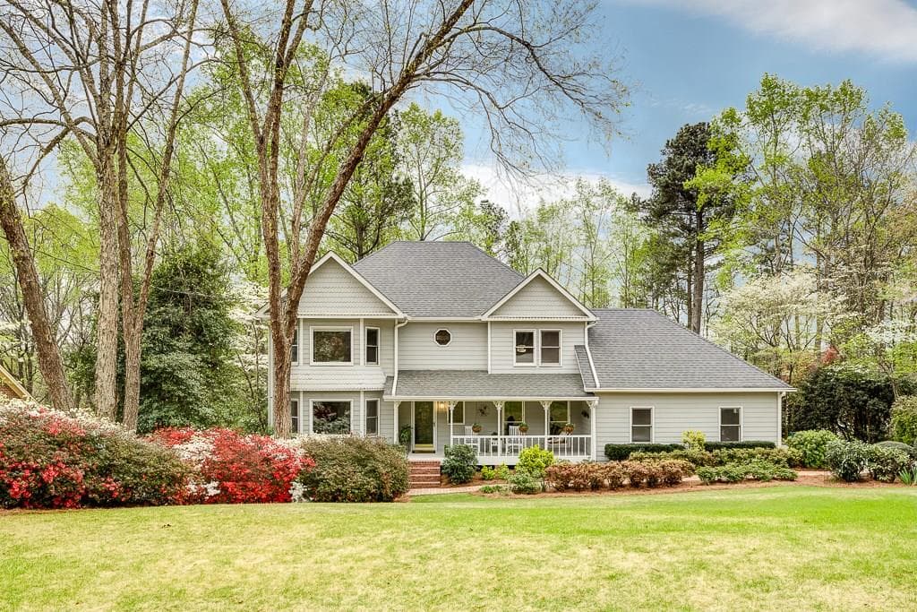 3 bedroom, 2,942 sq ft single family residence sold at 325 Wynland Trace, Sandy Springs, GA 30350