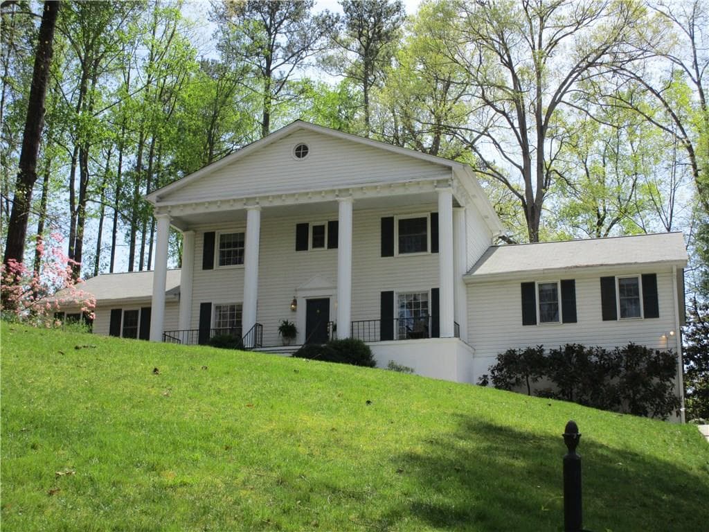 5 bedroom single family residence sold at 2850 Vinings Way, Atlanta, GA 30339