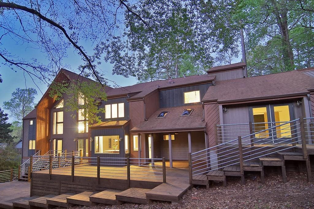 5 bedroom, 5,550 sq ft single family residence sold at 3131 Smokecreek Court, Atlanta, GA 30345