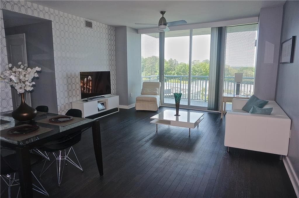 2 bedroom, 1,266 sq ft condominium sold at 3338 Peachtree Road 902, Atlanta, GA 30326