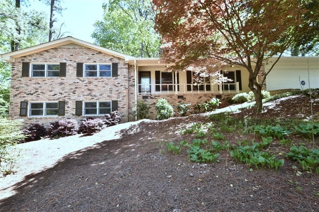 4 bedroom, 2,136 sq ft single family residence sold at 3009 Green Oaks Circle, Atlanta, GA 30345