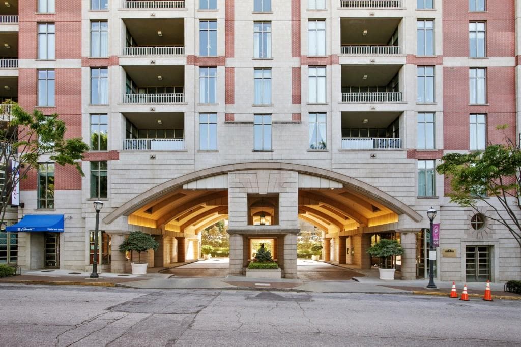 1 bedroom, 892 sq ft condominium sold at 250 Park Avenue West 510, Atlanta, GA 30313