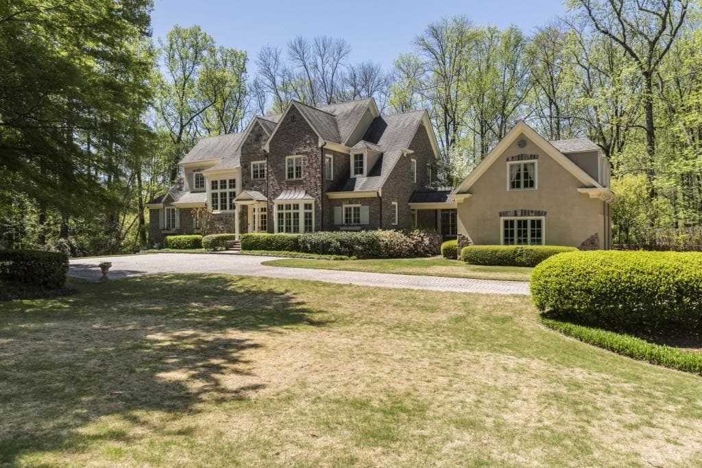6 bedroom, 6,628 sq ft single family residence sold at 800 Fairfield Road, Atlanta, GA 30327